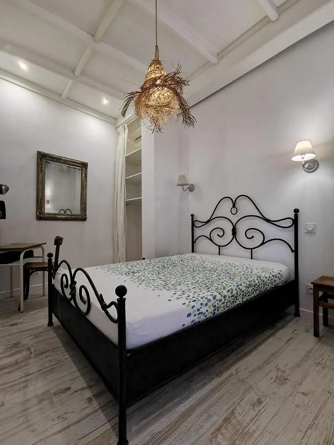 Guest house Bnb Jardin Vieux Port Panier Apartment Marseille